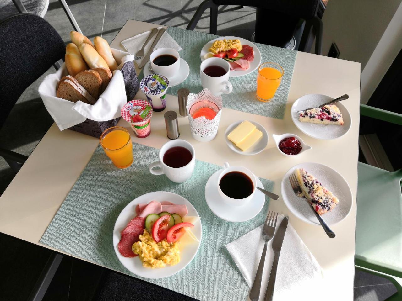 Penzion Cafe Na Svahu Cheb Exteriör bild