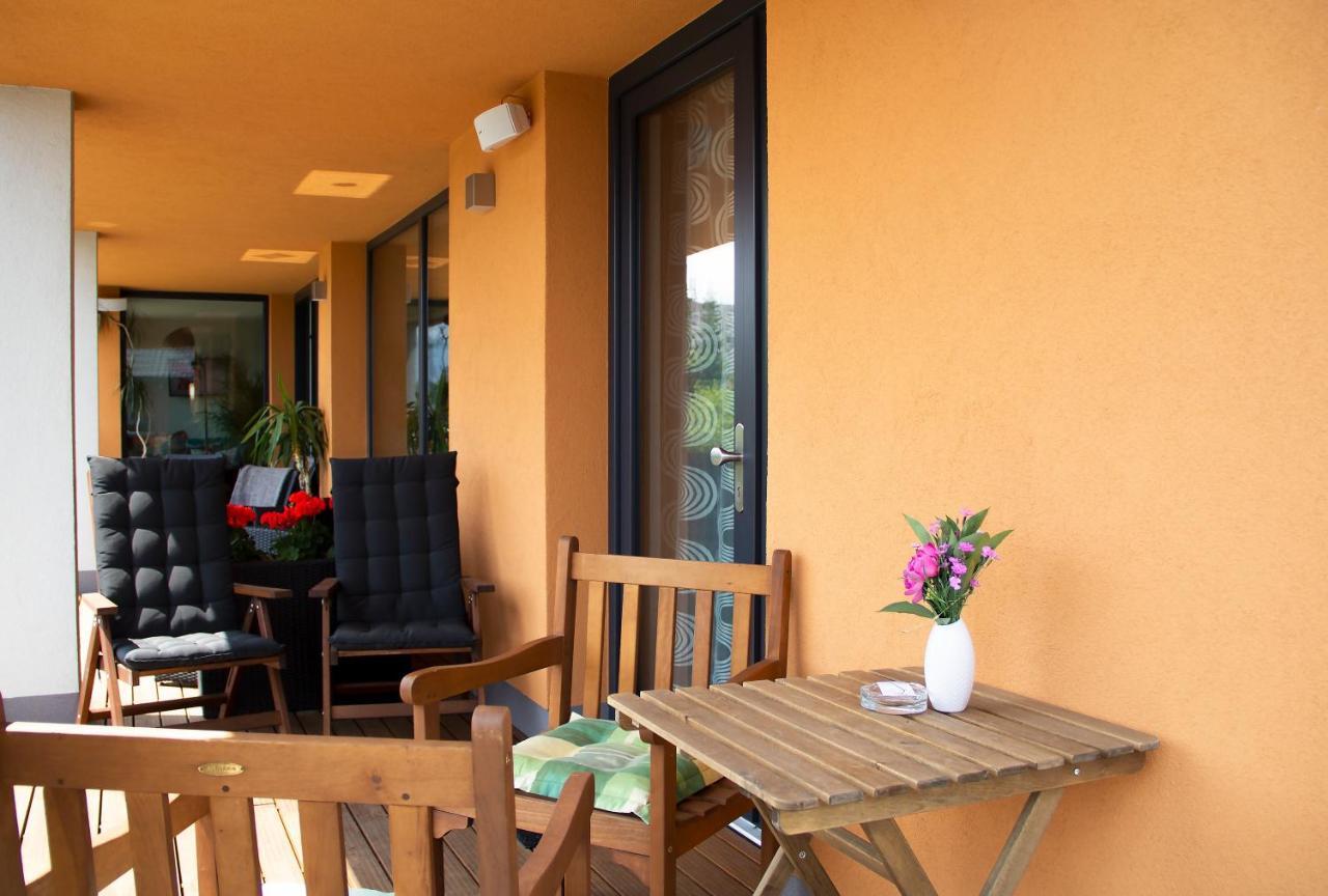 Penzion Cafe Na Svahu Cheb Exteriör bild
